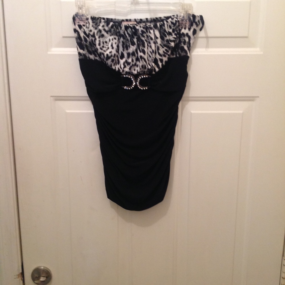 Lady's strapless blouse size large